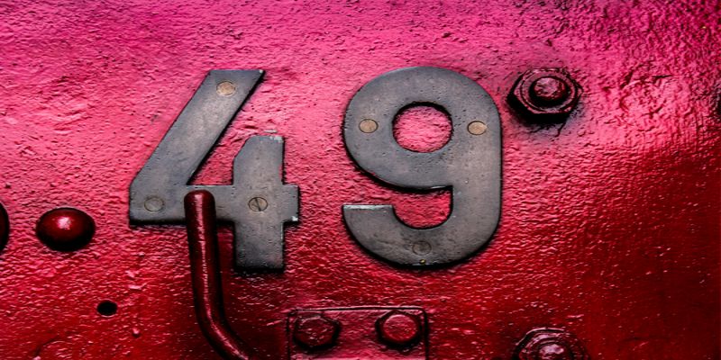 én màn bí ẩn giấc mơ thấy số 49 trên giường là gì?